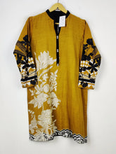 Buy online pre-used pre-loved 100% authentic & Original branded Unknown Brand (WBK-1983) available in Pakistan. Top international brands avilable.