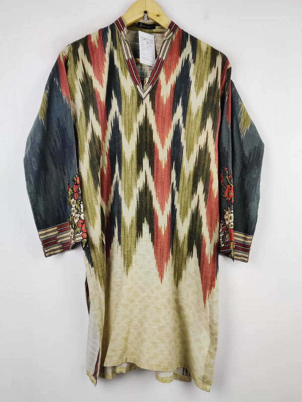 Buy online pre-used pre-loved 100% authentic & Original branded J. (WBK-2058) available in Pakistan. Top international brands avilable.