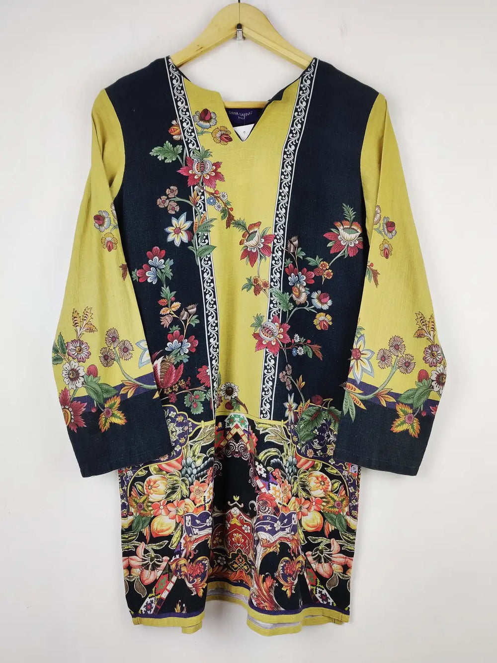 Buy online pre-used pre-loved 100% authentic & Original branded Sana Safinaz (WBK-2065) available in Pakistan. Top international brands avilable.
