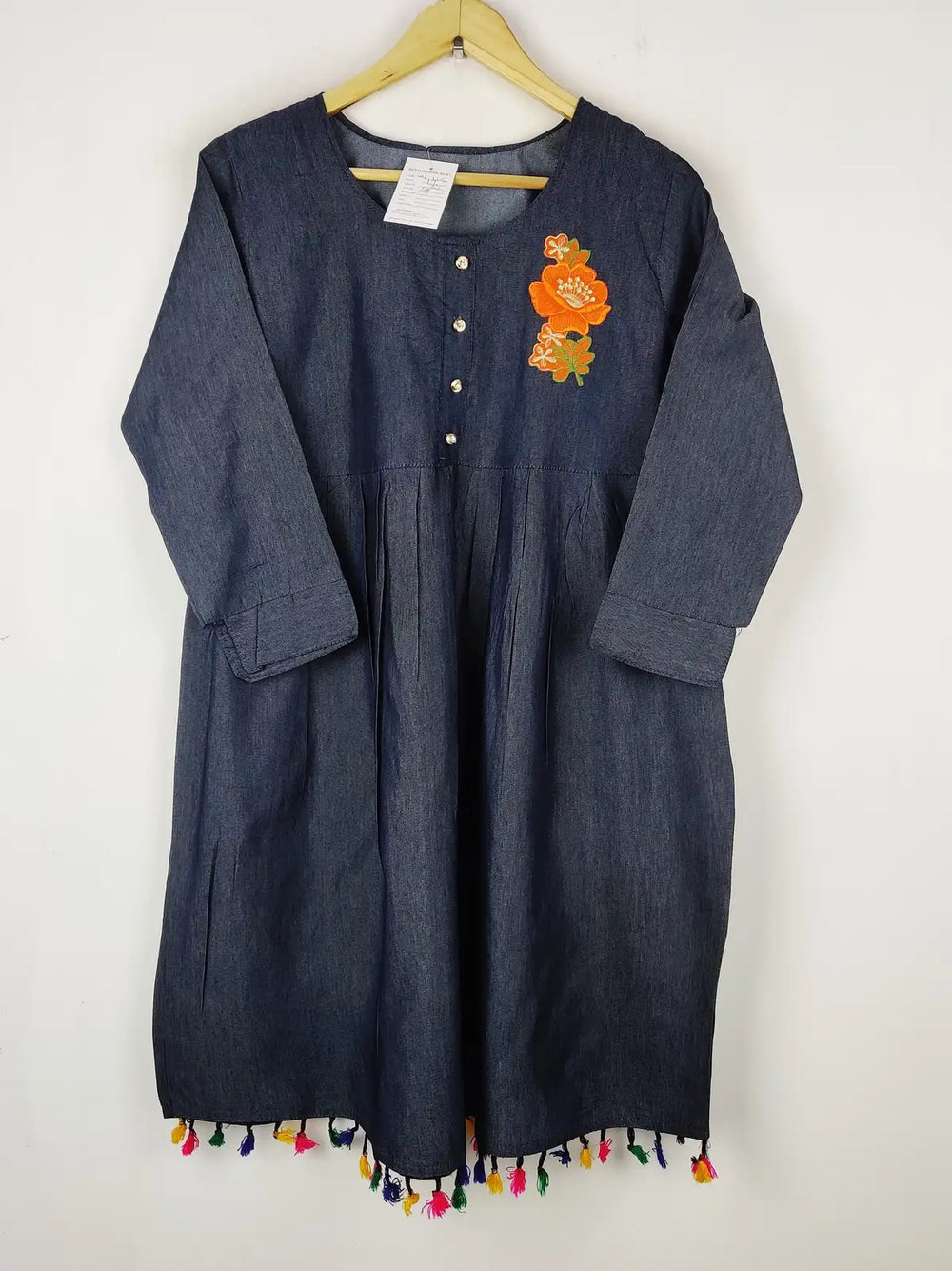 Buy online pre-used pre-loved 100% authentic & Original branded Unknown Brand (WBK-2115) available in Pakistan. Top international brands avilable.