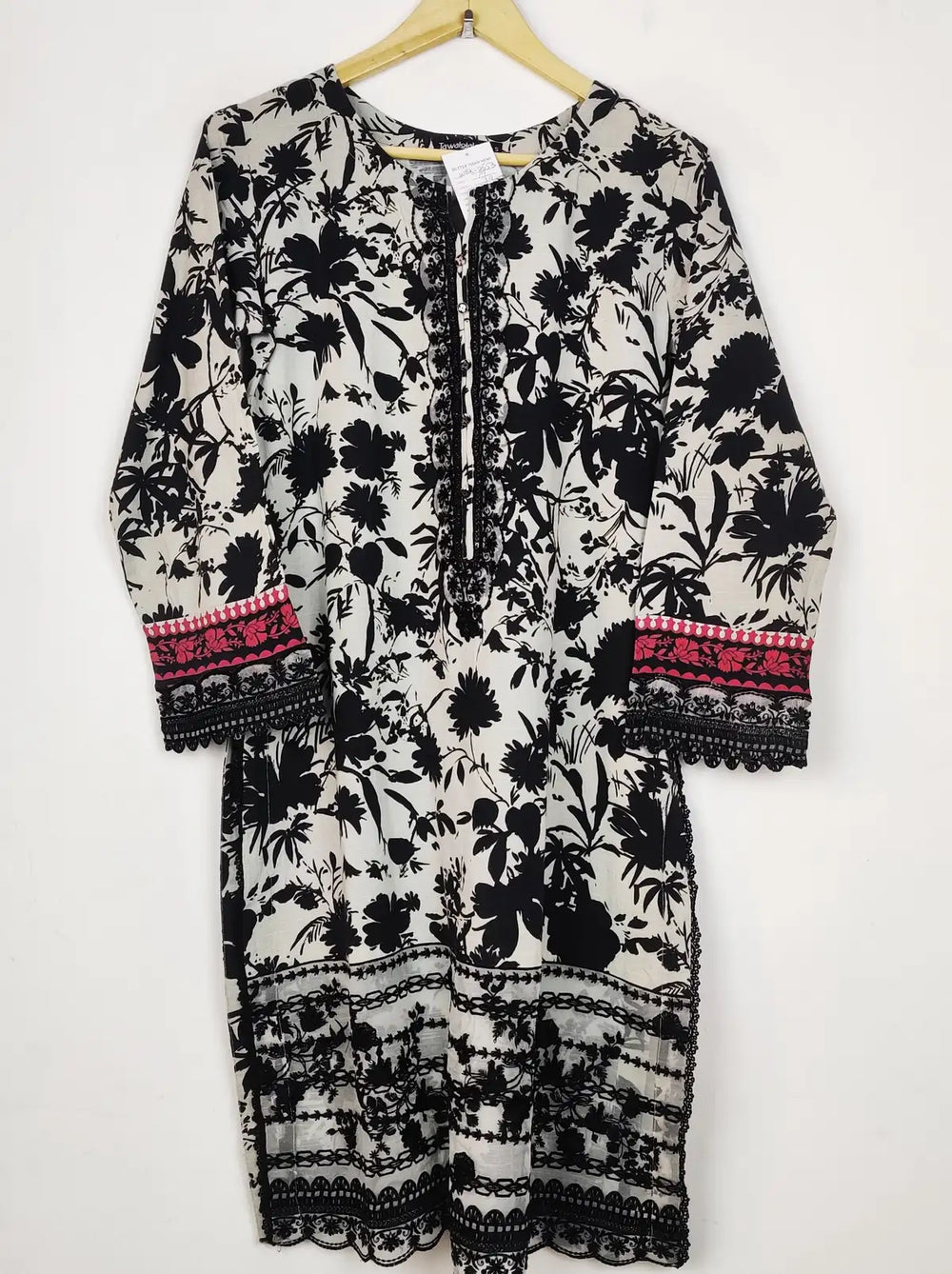 Buy online pre-used pre-loved 100% authentic & Original branded Tawakkal (WBK-2553) available in Pakistan. Top international brands avilable.