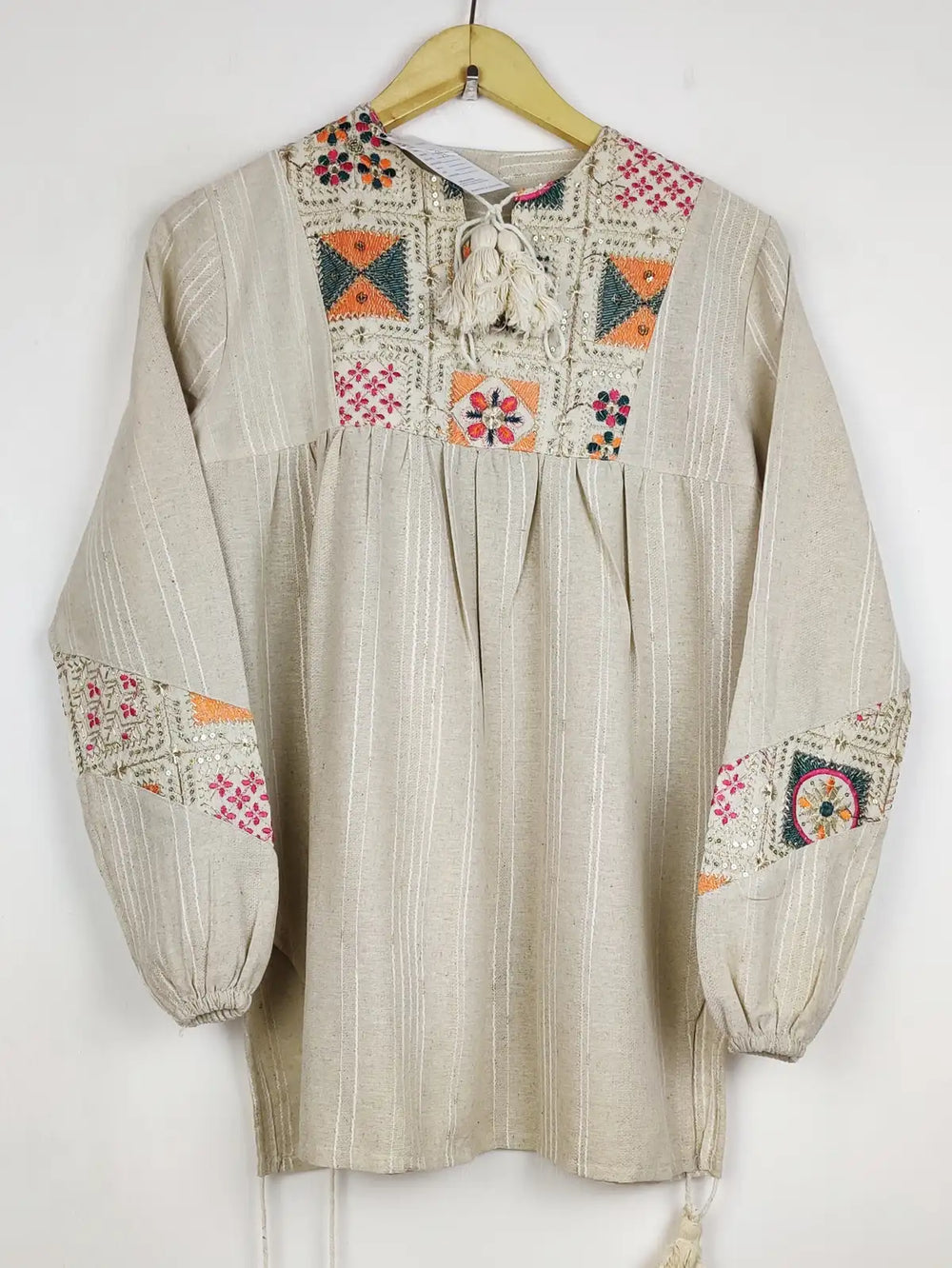 Buy online pre-used pre-loved 100% authentic & Original branded Unknown Brand (WBK-2560) available in Pakistan. Top international brands avilable.