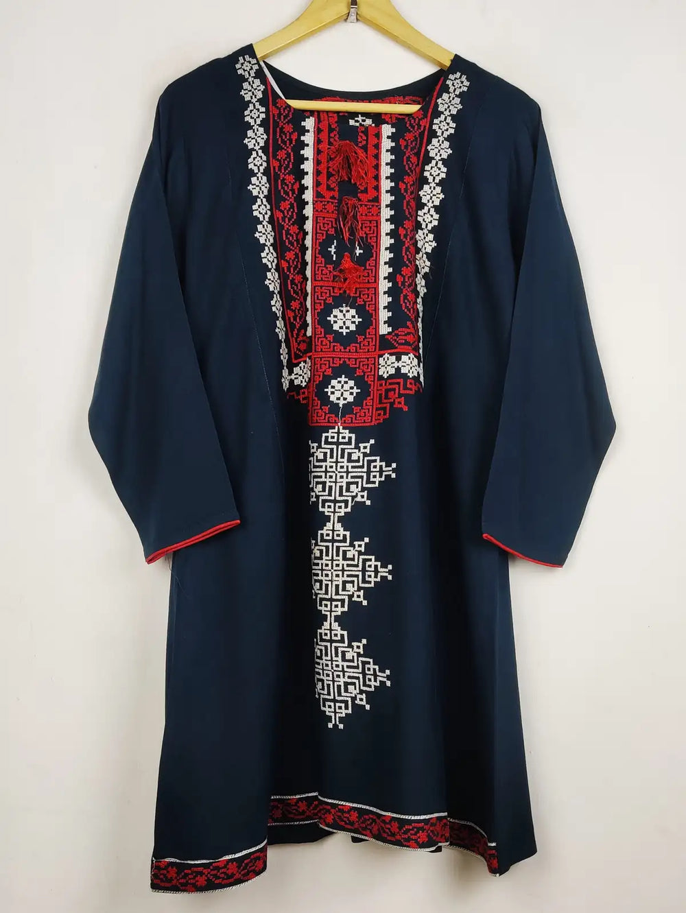 Buy online pre-used pre-loved 100% authentic & Original branded Unknown Brand (WBK-2567) available in Pakistan. Top international brands avilable.