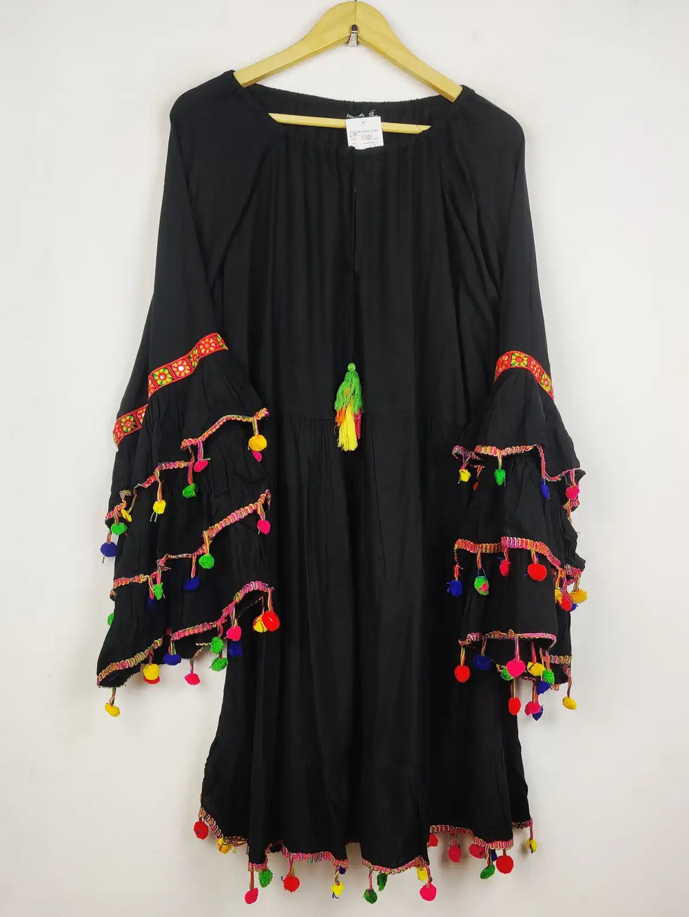 Buy online pre-used pre-loved 100% authentic & Original branded Boohoo (WBK-2580) available in Pakistan. Top international brands avilable.