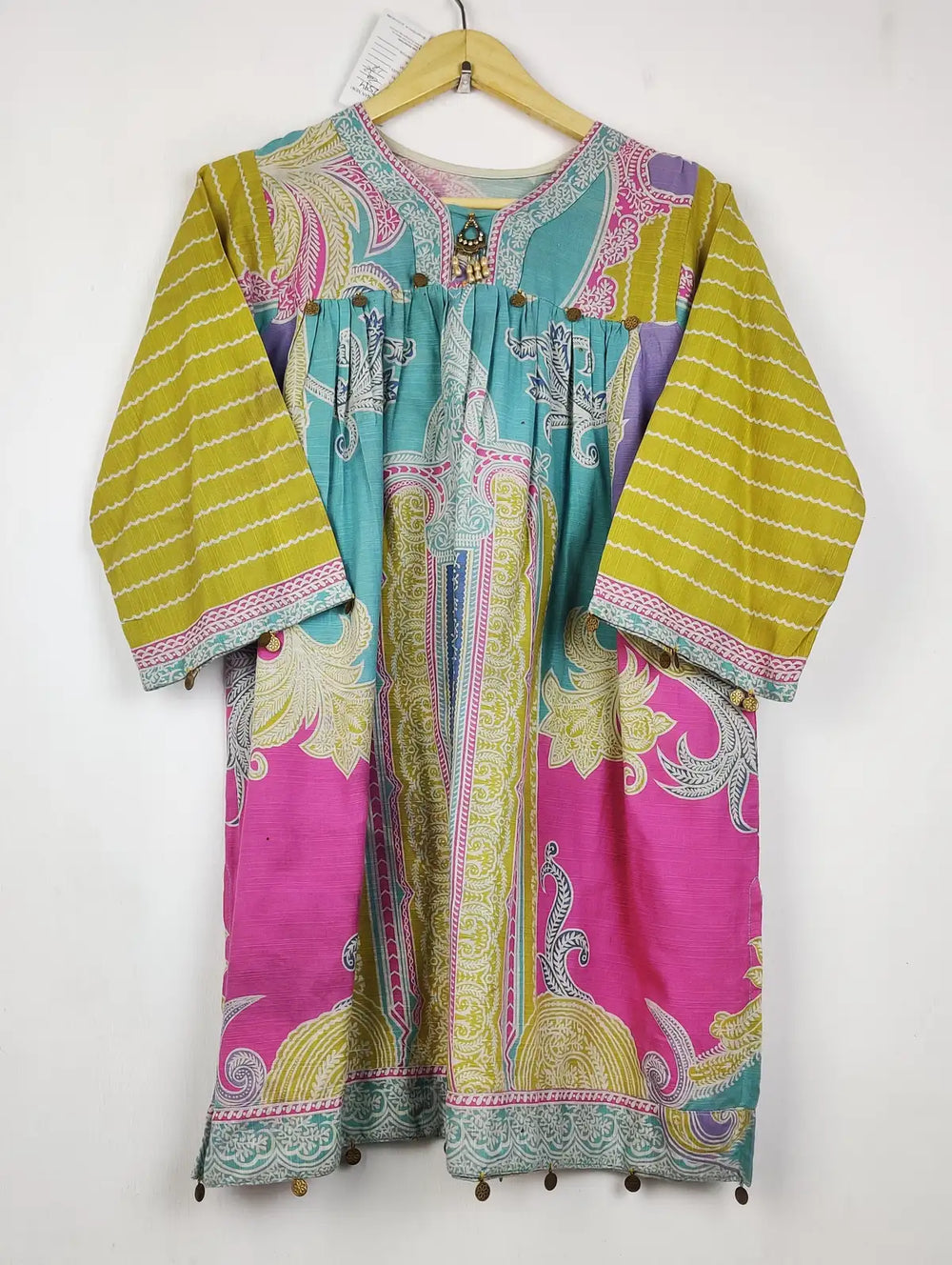 Buy online pre-used pre-loved 100% authentic & Original branded Unknown Brand (WBK-2594) available in Pakistan. Top international brands avilable.