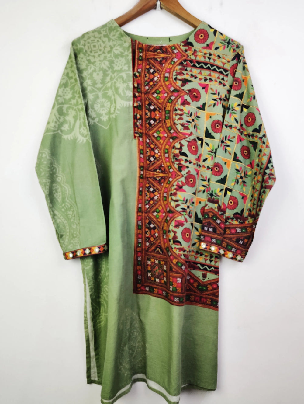 Buy online pre-used pre-loved 100% authentic & Original branded Unknown Brand (WBK-268) available in Pakistan. Top international brands avilable.