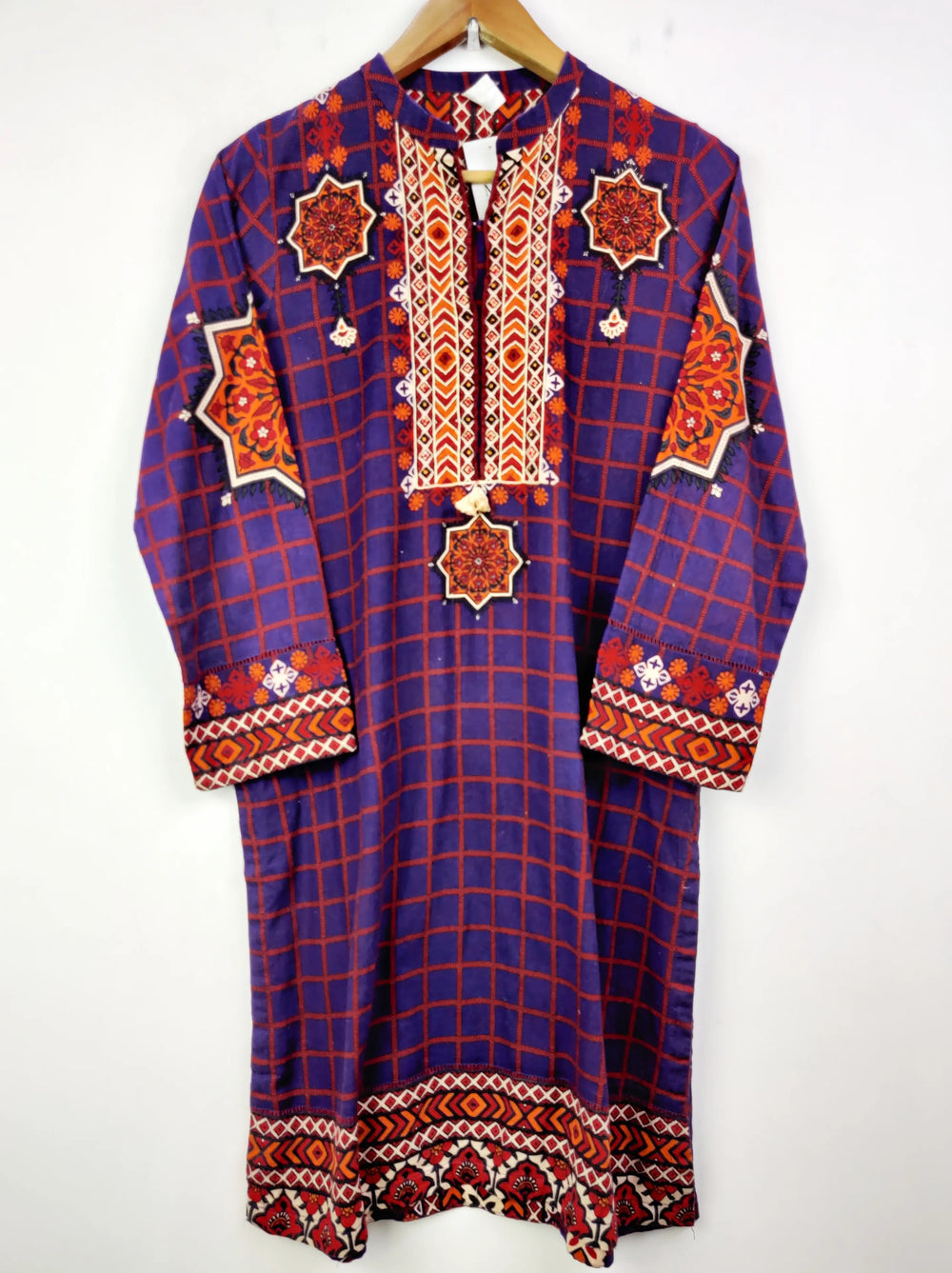 Buy online pre-used pre-loved 100% authentic & Original branded Kayseria (WBK-269) available in Pakistan. Top international brands avilable.