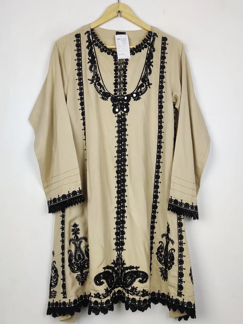 Buy online pre-used pre-loved 100% authentic & Original branded Zaya & Zahid (WBK-2726) available in Pakistan. Top international brands avilable.