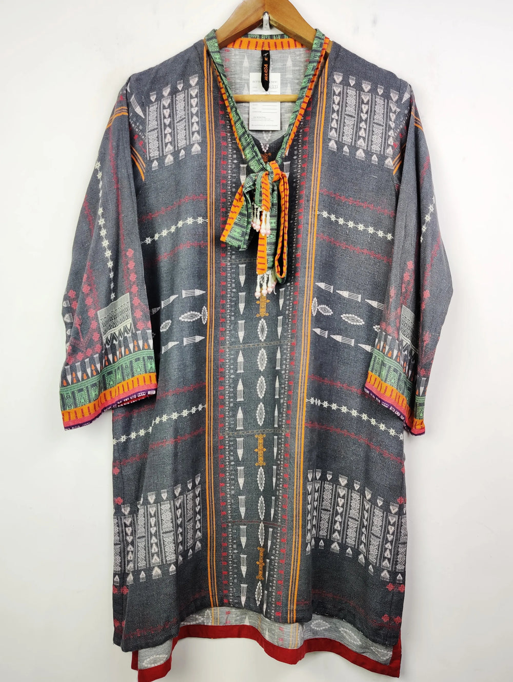 Buy online pre-used pre-loved 100% authentic & Original branded Warda (WBK-275) available in Pakistan. Top international brands avilable.