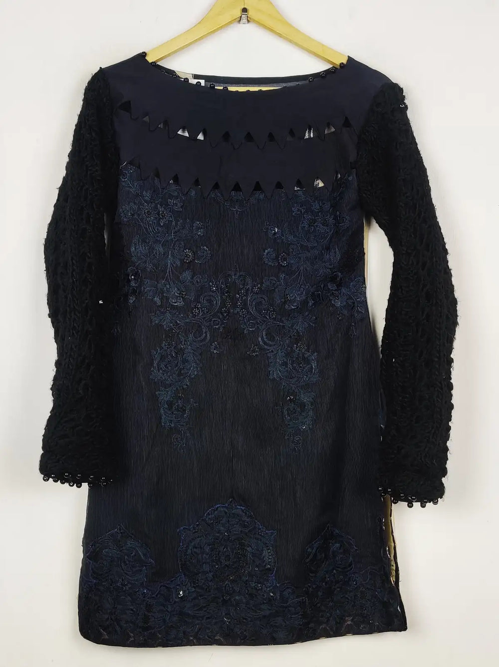 Buy online pre-used pre-loved 100% authentic & Original branded Image (WBK-2777) available in Pakistan. Top international brands avilable.