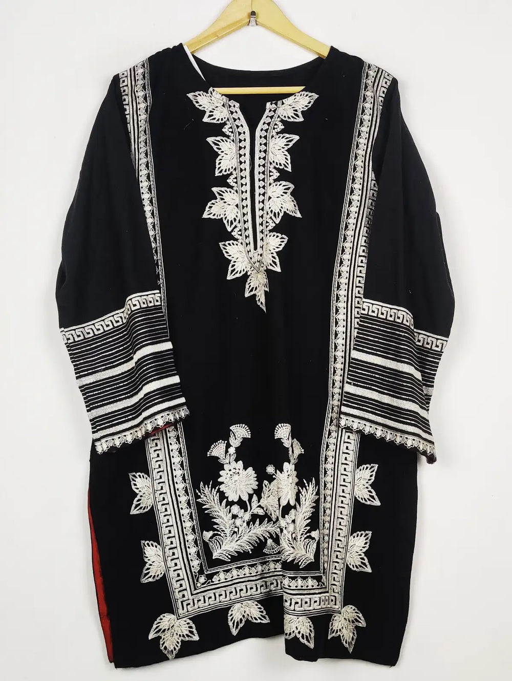 Buy online pre-used pre-loved 100% authentic & Original branded Unknown Brand (WBK-2781) available in Pakistan. Top international brands avilable.