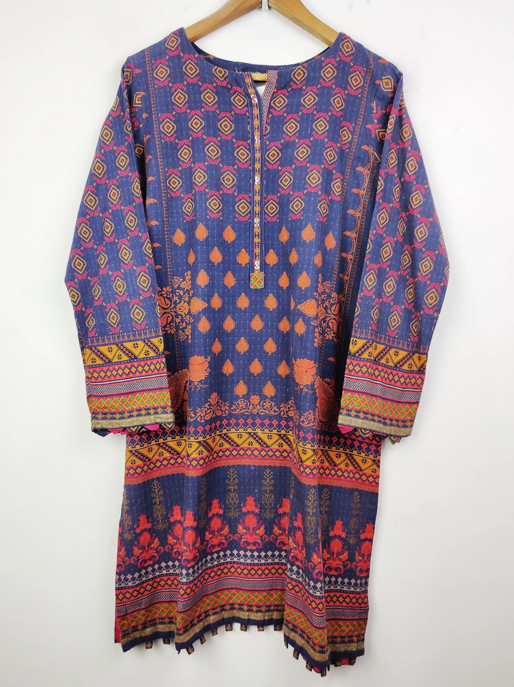 Buy online pre-used pre-loved 100% authentic & Original branded Sada Bahar (WBK-280) available in Pakistan. Top international brands avilable.