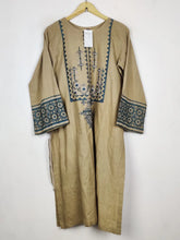 Buy online pre-used pre-loved 100% authentic & Original branded Unknown Brand (WBK-2836) available in Pakistan. Top international brands avilable.