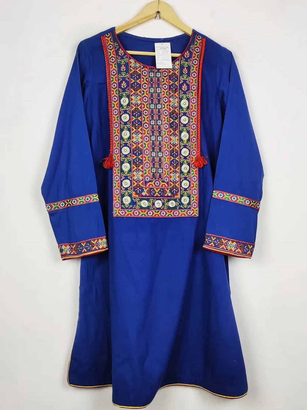 Buy online pre-used pre-loved 100% authentic & Original branded Unknown Brand (WBK-2844) available in Pakistan. Top international brands avilable.