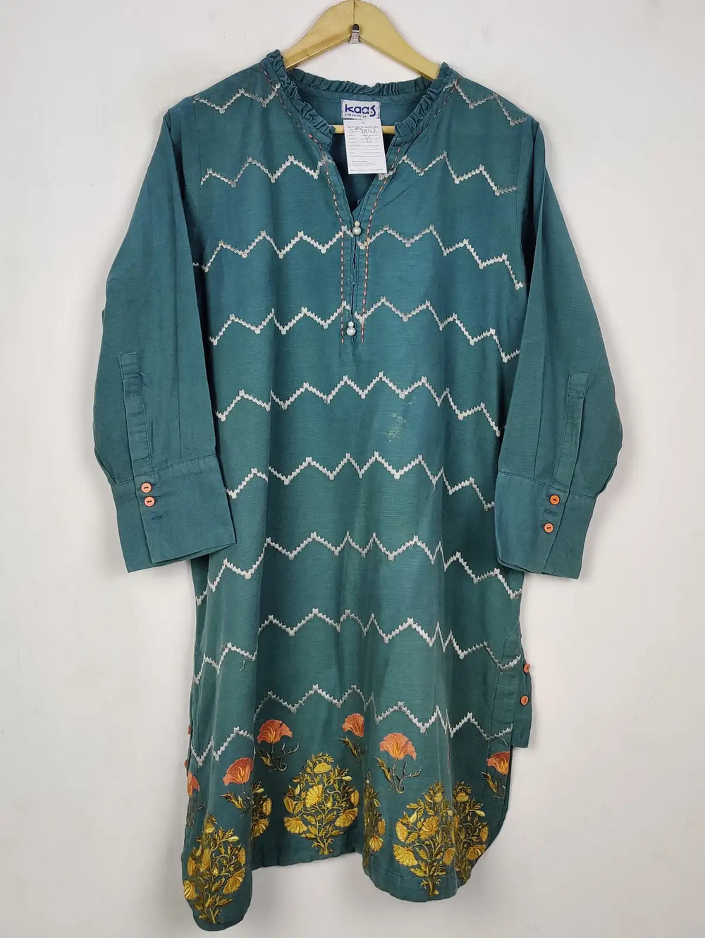 Buy online pre-used pre-loved 100% authentic & Original branded Kaas (WBK-2863) available in Pakistan. Top international brands avilable.