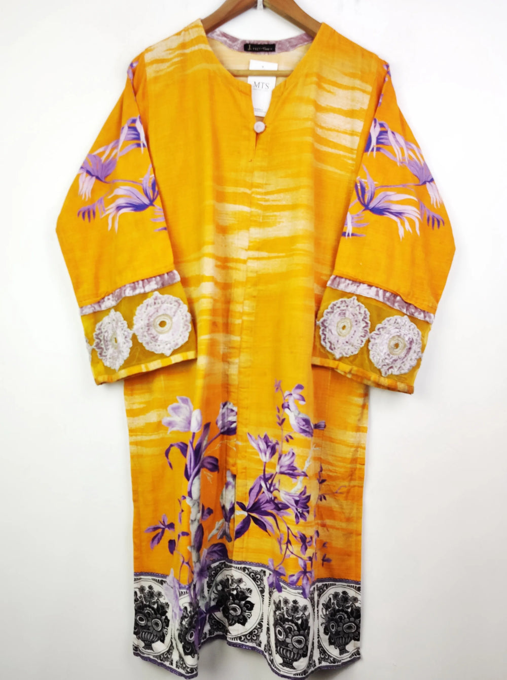 Buy online pre-used pre-loved 100% authentic & Original branded J. (WBK-286) available in Pakistan. Top international brands avilable.