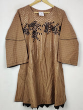 Buy online pre-used pre-loved 100% authentic & Original branded Unknown Brand (WBK-2903) available in Pakistan. Top international brands avilable.