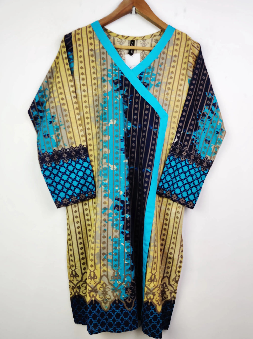 Buy online pre-used pre-loved 100% authentic & Original branded Phulkari (WBK-294) available in Pakistan. Top international brands avilable.