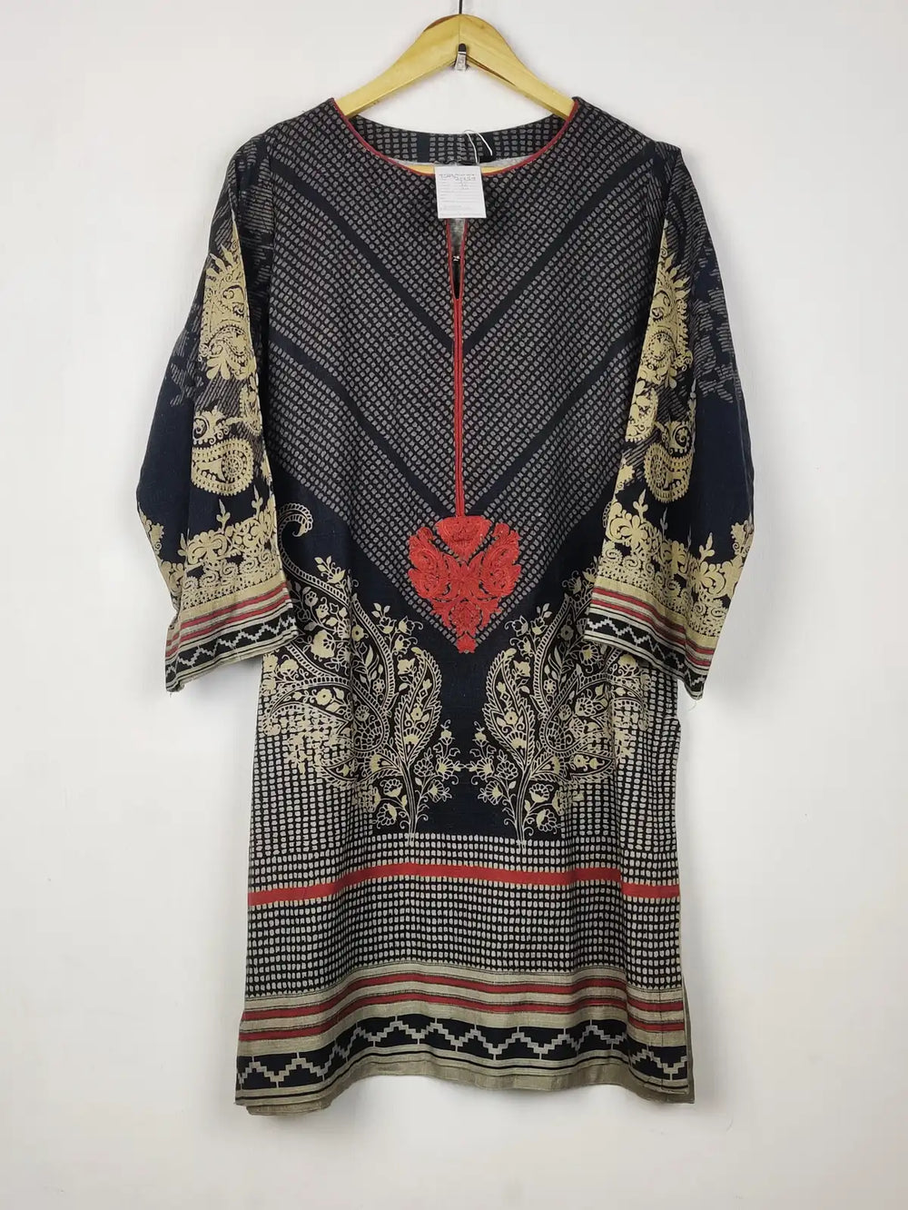 Buy online pre-used pre-loved 100% authentic & Original branded Alkaram (WBK-2959) available in Pakistan. Top international brands avilable.