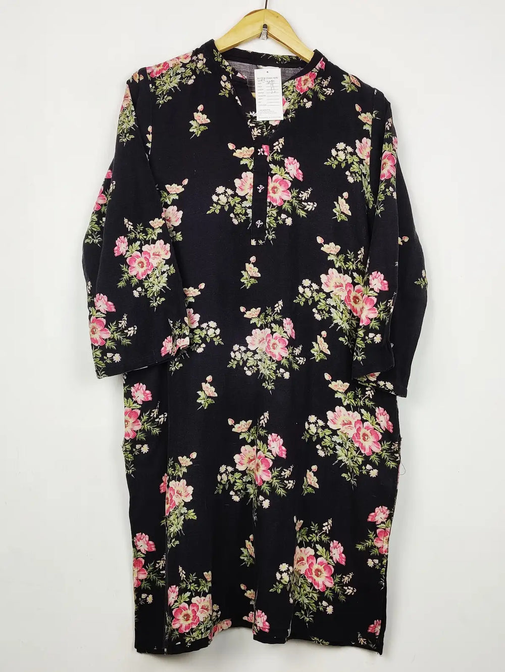 Buy online pre-used pre-loved 100% authentic & Original branded Ethnic (WBK-3084) available in Pakistan. Top international brands avilable.