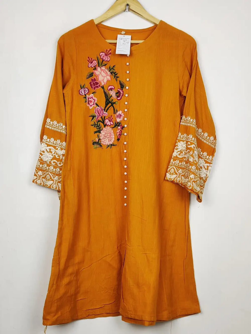 Buy online pre-used pre-loved 100% authentic & Original branded Unknown Brand (WBK-3115) available in Pakistan. Top international brands avilable.