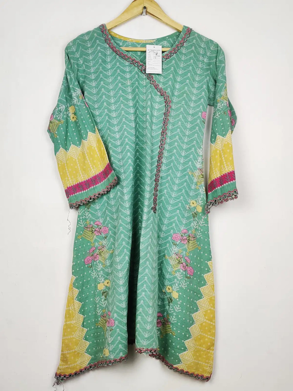 Buy online pre-used pre-loved 100% authentic & Original branded Unknown Brand (WBK-3118) available in Pakistan. Top international brands avilable.