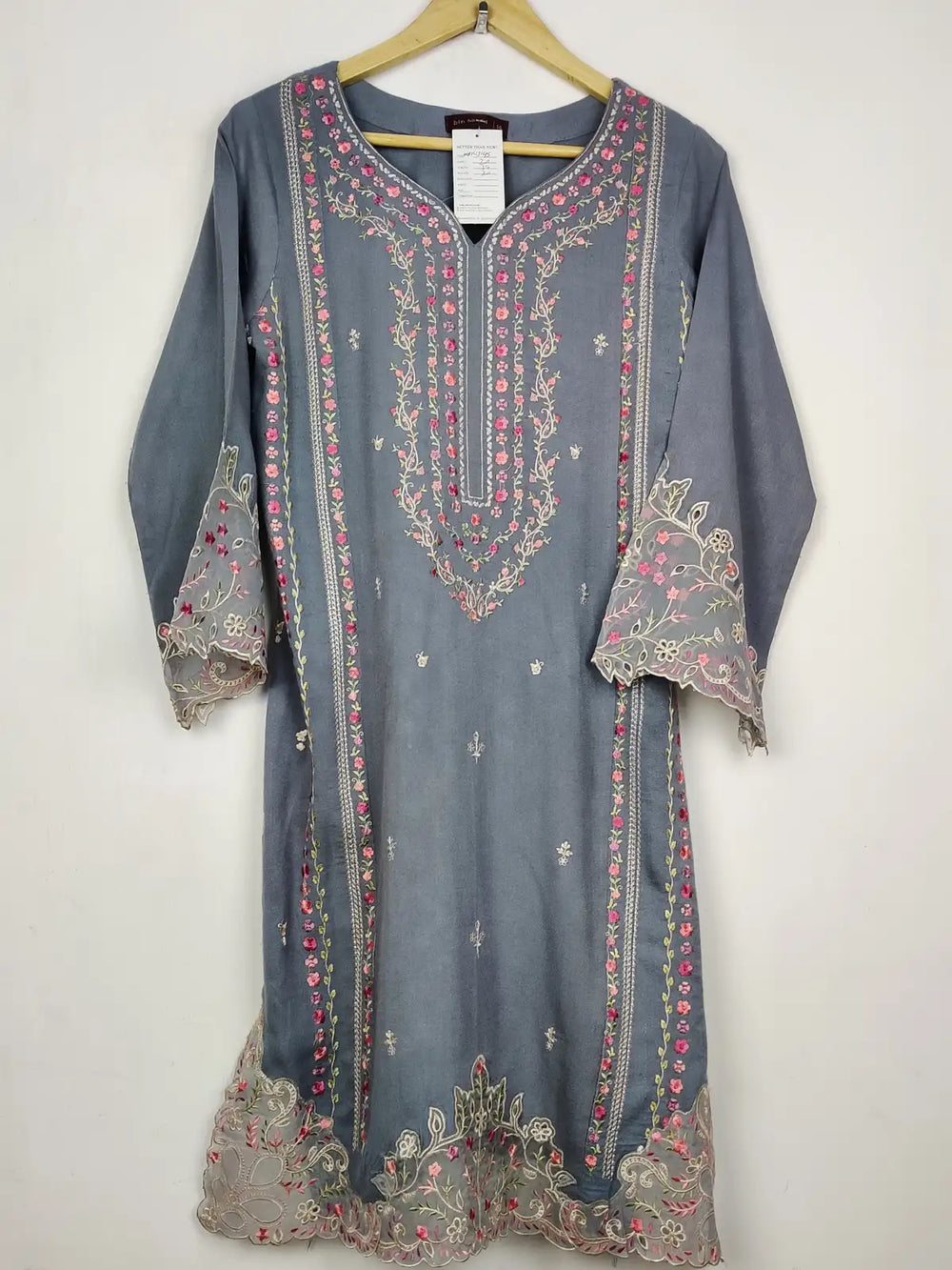 Buy online pre-used pre-loved 100% authentic & Original branded Bin Saeed (WBK-3145) available in Pakistan. Top international brands avilable.