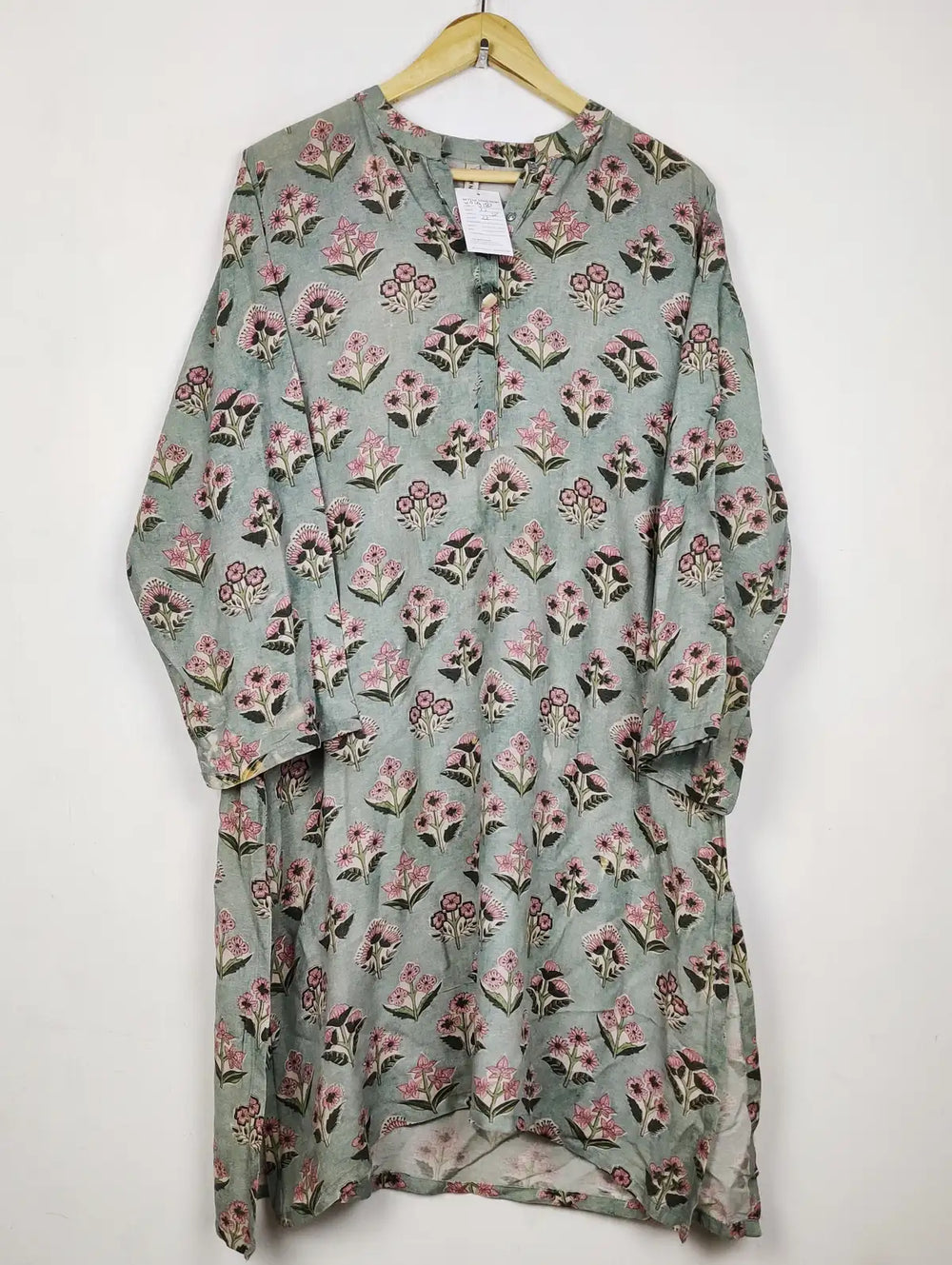 Buy online pre-used pre-loved 100% authentic & Original branded Ethnic (WBK-3185) available in Pakistan. Top international brands avilable.