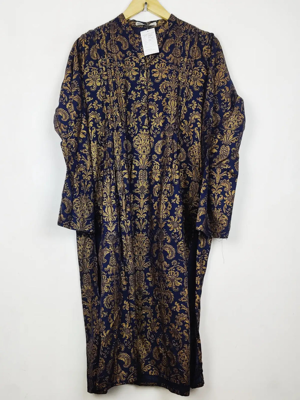 Buy online pre-used pre-loved 100% authentic & Original branded Khaadi (WBK-3187) available in Pakistan. Top international brands avilable.