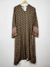 Buy online pre-used pre-loved 100% authentic & Original branded Khaadi (WBK-3222) available in Pakistan. Top international brands avilable.
