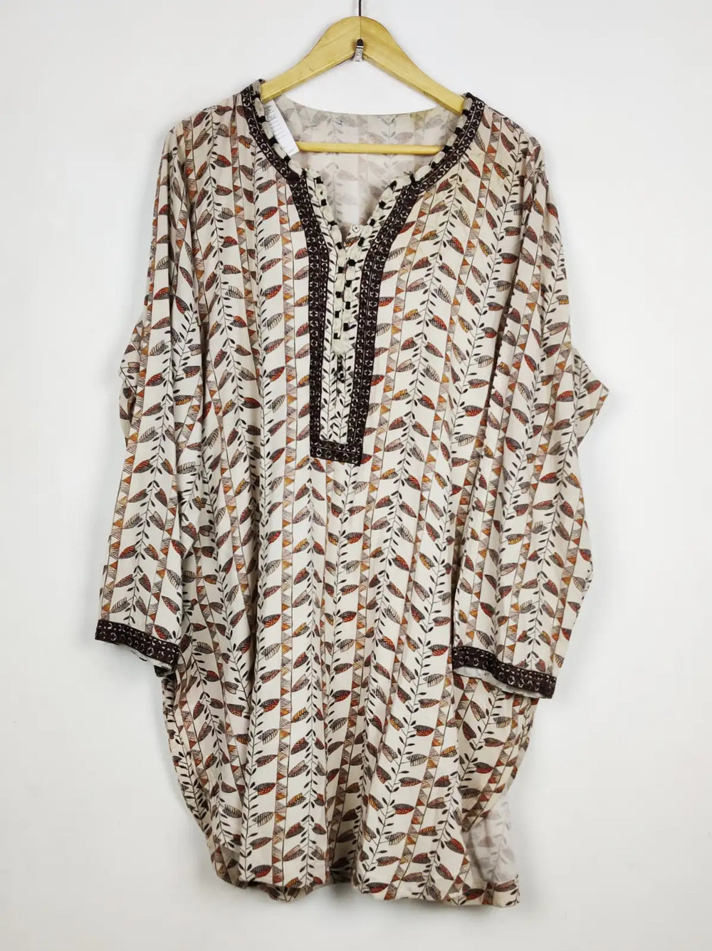 Buy online pre-used pre-loved 100% authentic & Original branded Unknown Brand (WBK-3225) available in Pakistan. Top international brands avilable.