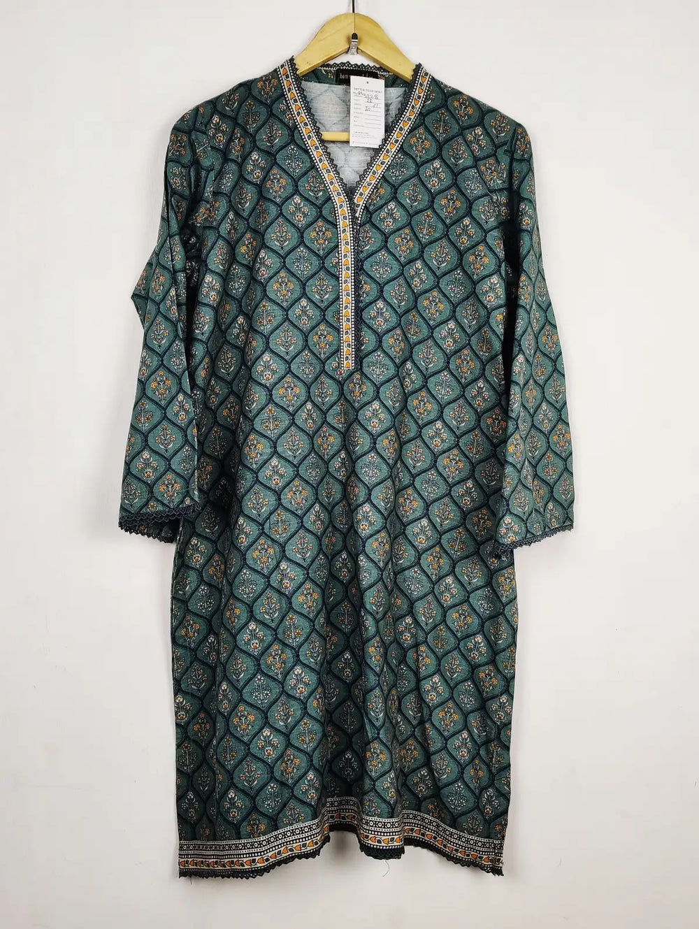 Buy online pre-used pre-loved 100% authentic & Original branded Bin Saeed (WBK-3228) available in Pakistan. Top international brands avilable.