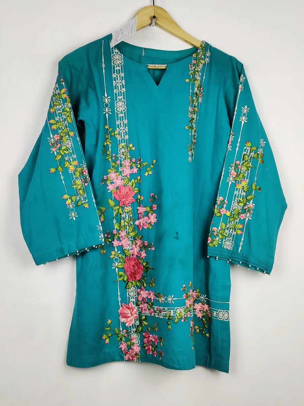 Buy online pre-used pre-loved 100% authentic & Original branded Unknown Brand (WBK-3245) available in Pakistan. Top international brands avilable.