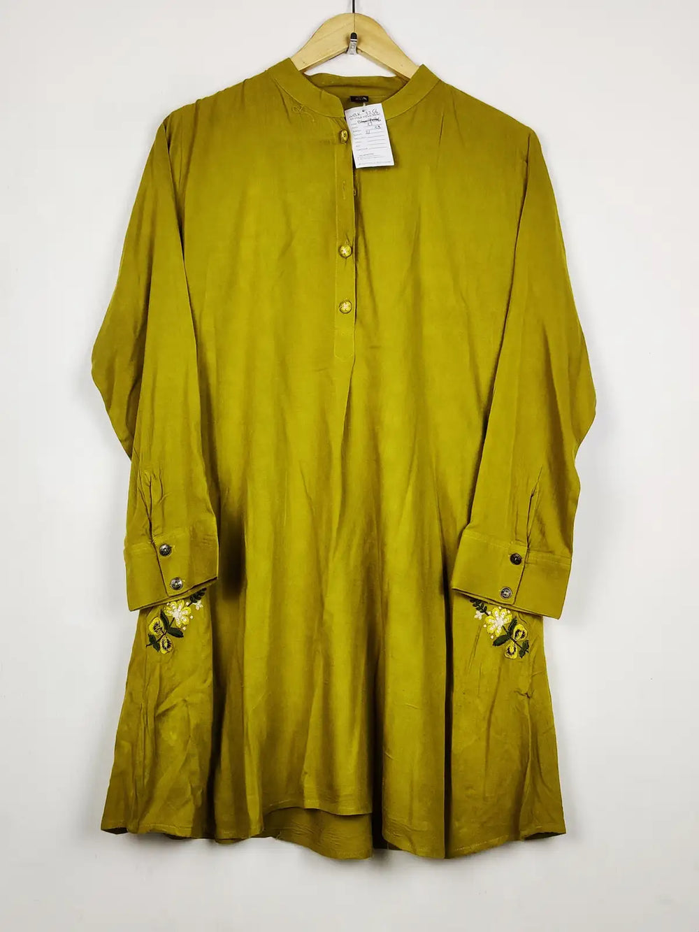 Buy online pre-used pre-loved 100% authentic & Original branded Unknown Brand (WBK-3256) available in Pakistan. Top international brands avilable.