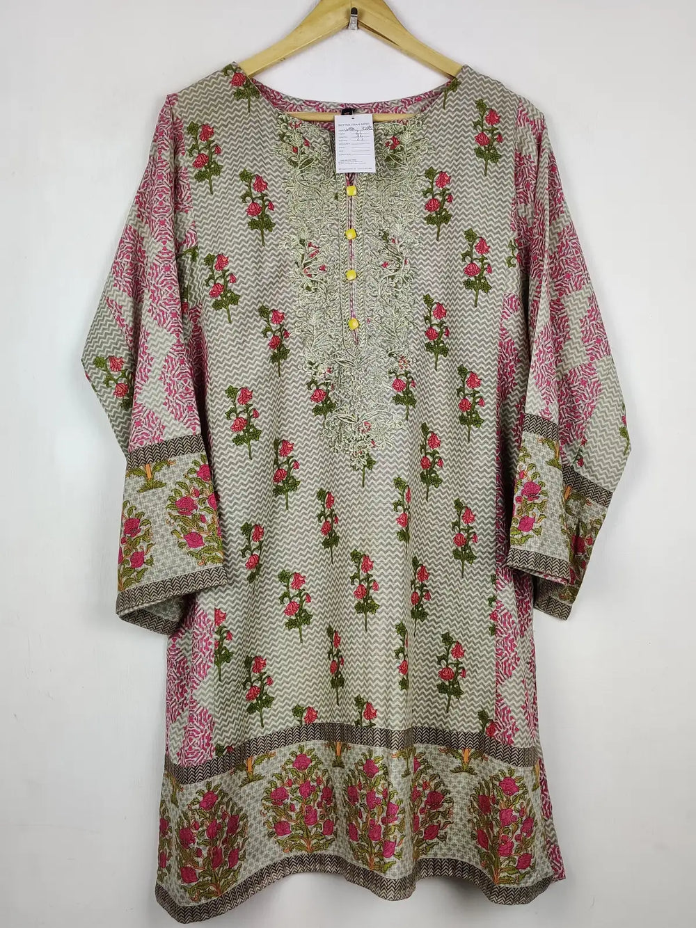 Buy online pre-used pre-loved 100% authentic & Original branded Warda (WBK-3282) available in Pakistan. Top international brands avilable.