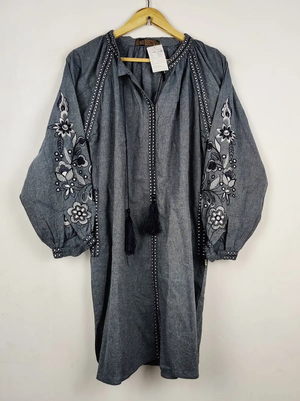 Buy online pre-used pre-loved 100% authentic & Original branded Motif (WBK-3288) available in Pakistan. Top international brands avilable.