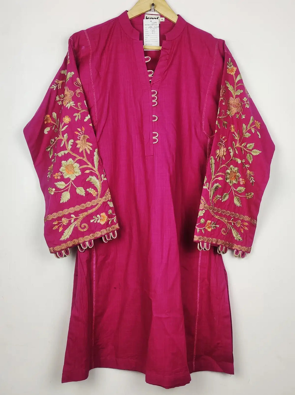 Buy online pre-used pre-loved 100% authentic & Original branded Kaaj (WBK-3399) available in Pakistan. Top international brands avilable.