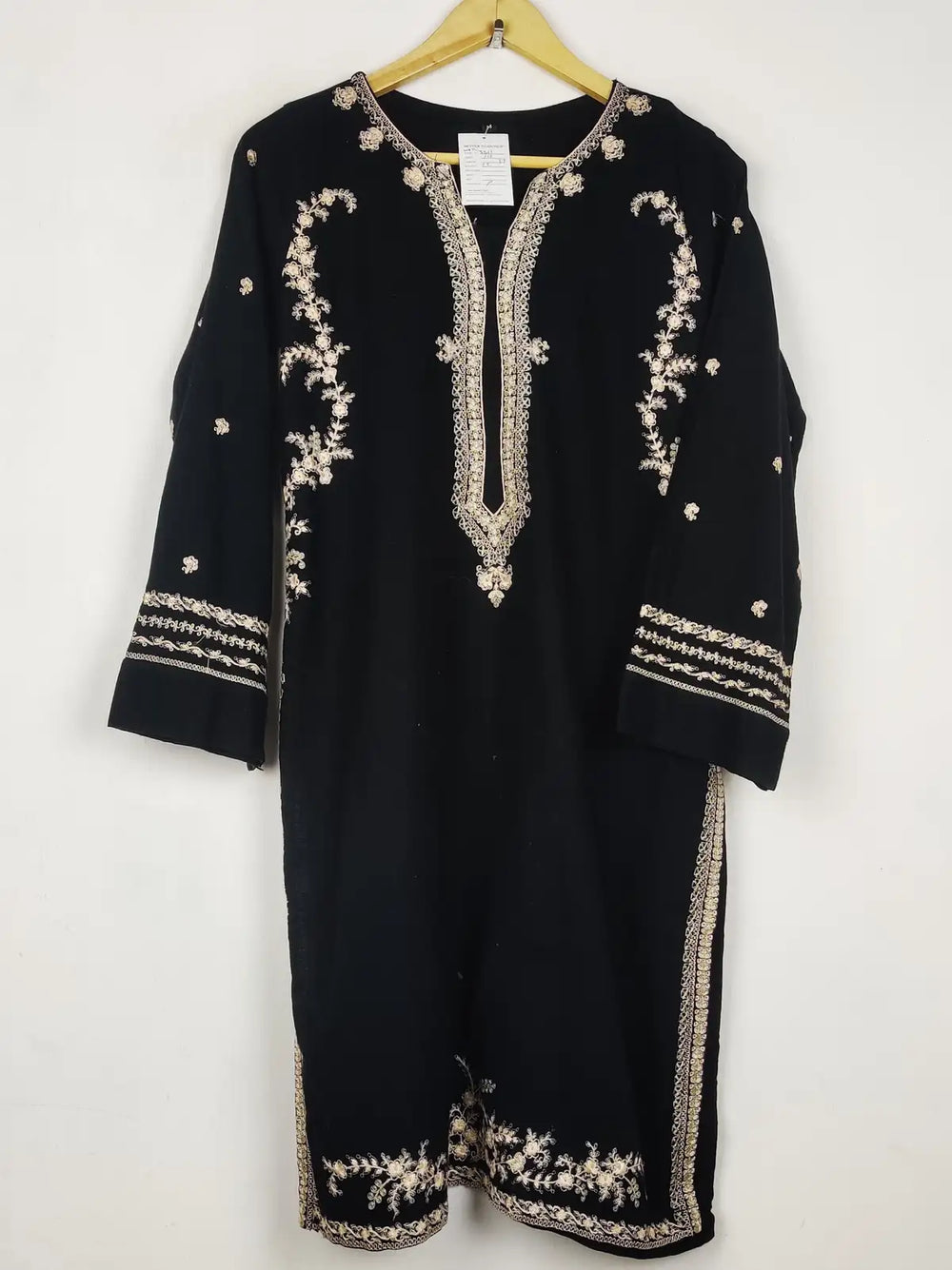 Buy online pre-used pre-loved 100% authentic & Original branded Unknown Brand (WBK-3511) available in Pakistan. Top international brands avilable.