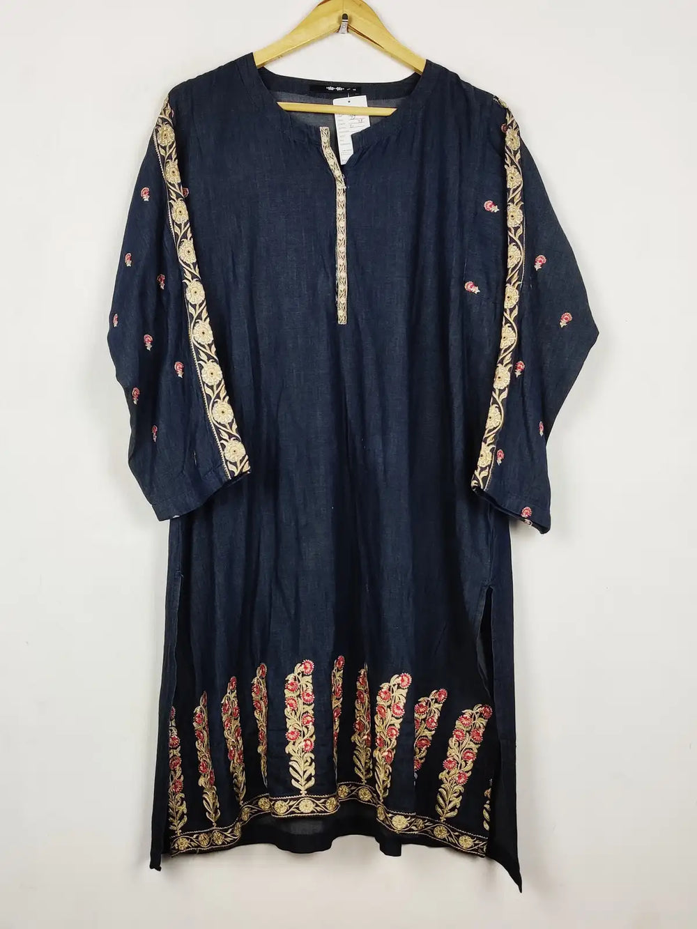 Buy online pre-used pre-loved 100% authentic & Original branded Khaadi (WBK-3627) available in Pakistan. Top international brands avilable.