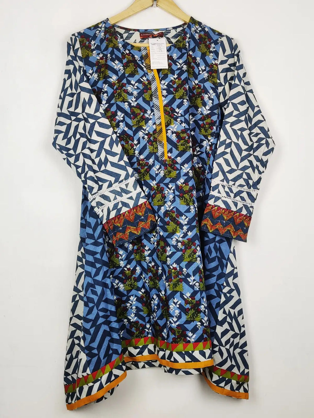 Buy online pre-used pre-loved 100% authentic & Original branded Khaadi (WBK-3653) available in Pakistan. Top international brands avilable.