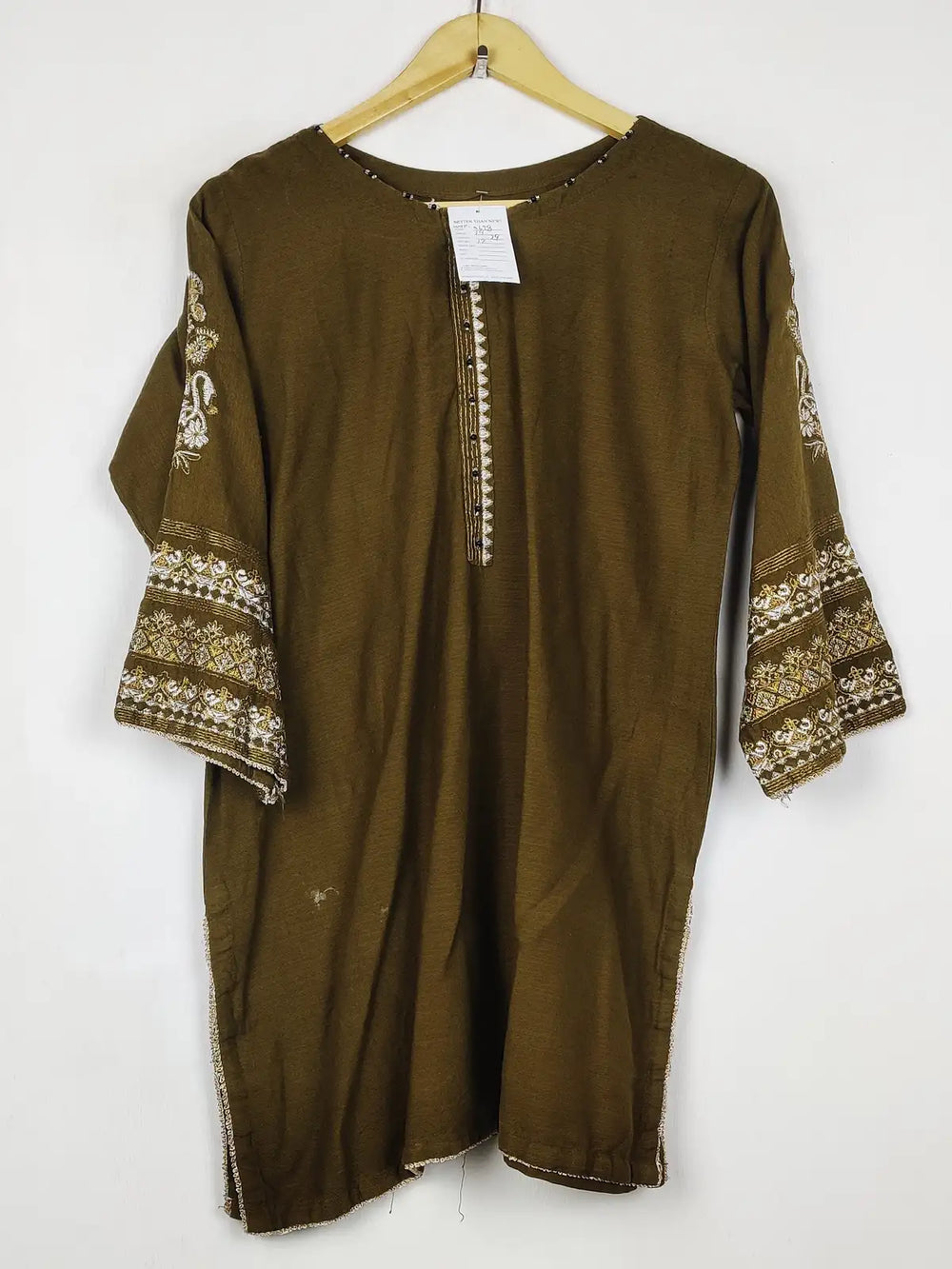 Buy online pre-used pre-loved 100% authentic & Original branded Unknown Brand (WBK-3678) available in Pakistan. Top international brands avilable.