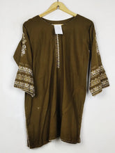 Buy online pre-used pre-loved 100% authentic & Original branded Unknown Brand (WBK-3678) available in Pakistan. Top international brands avilable.