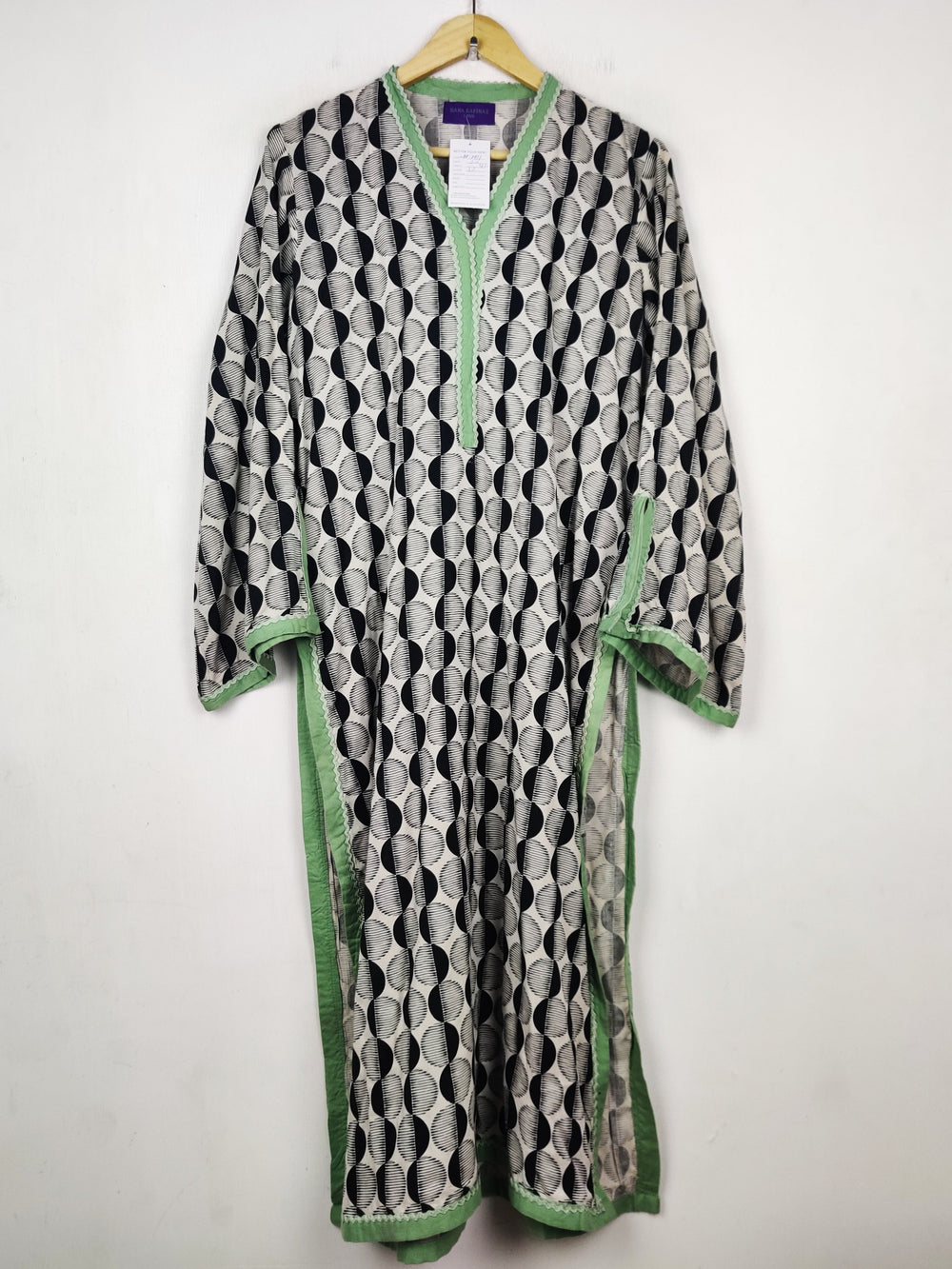 Buy online pre-used pre-loved 100% authentic & Original branded Sana Safinaz (WBK-3911) available in Pakistan. Top international brands avilable.