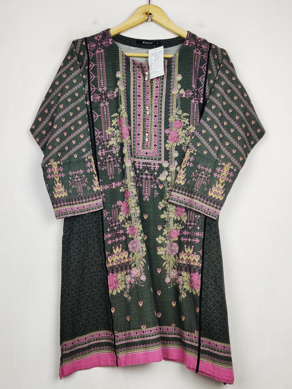 Buy online pre-used pre-loved 100% authentic & Original branded Khaadi (WBK-3969) available in Pakistan. Top international brands avilable.