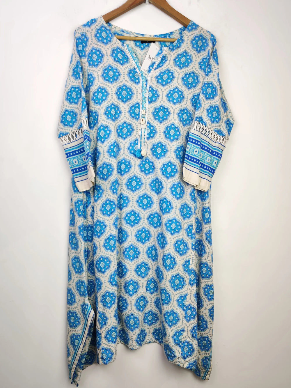 Buy online pre-used pre-loved 100% authentic & Original branded Saya (WBK-509) available in Pakistan. Top international brands avilable.