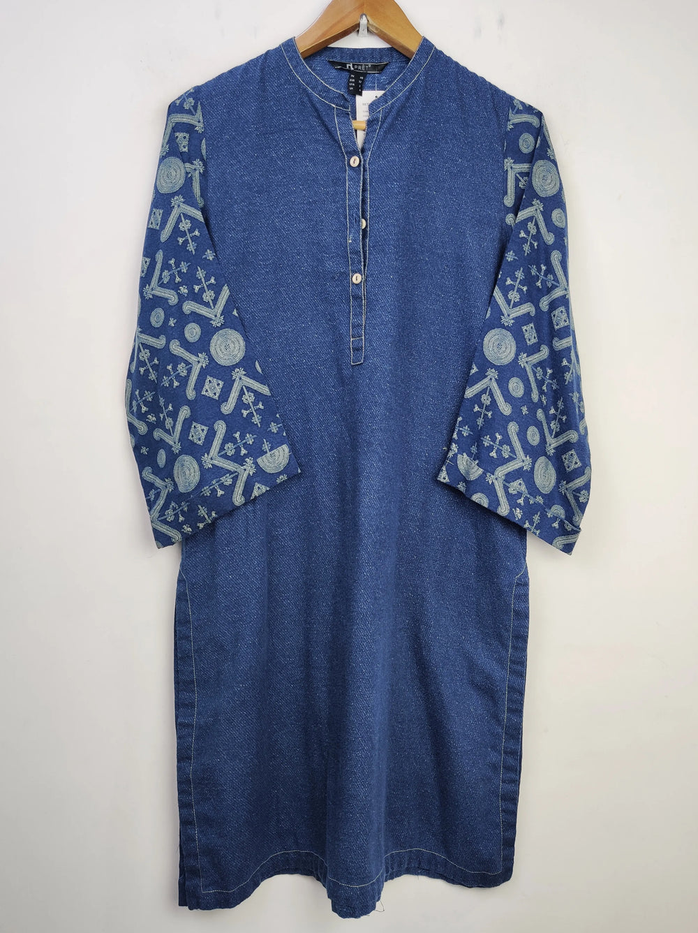 Buy online pre-used pre-loved 100% authentic & Original branded Nishat Linen (WBK-514) available in Pakistan. Top international brands avilable.