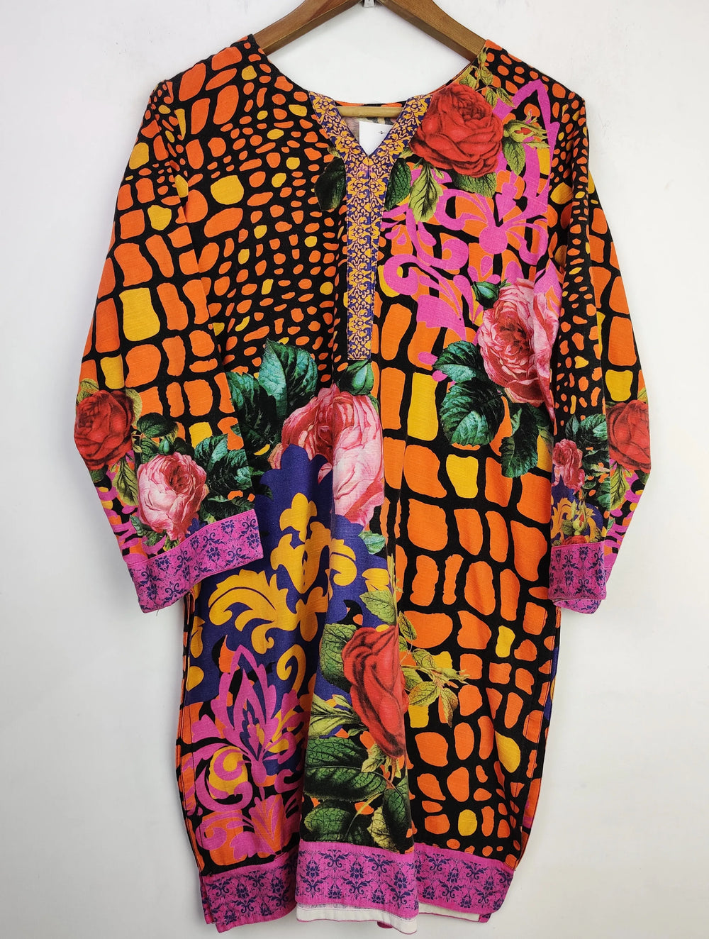 Buy online pre-used pre-loved 100% authentic & Original branded Unknown Brand (WBK-529) available in Pakistan. Top international brands avilable.