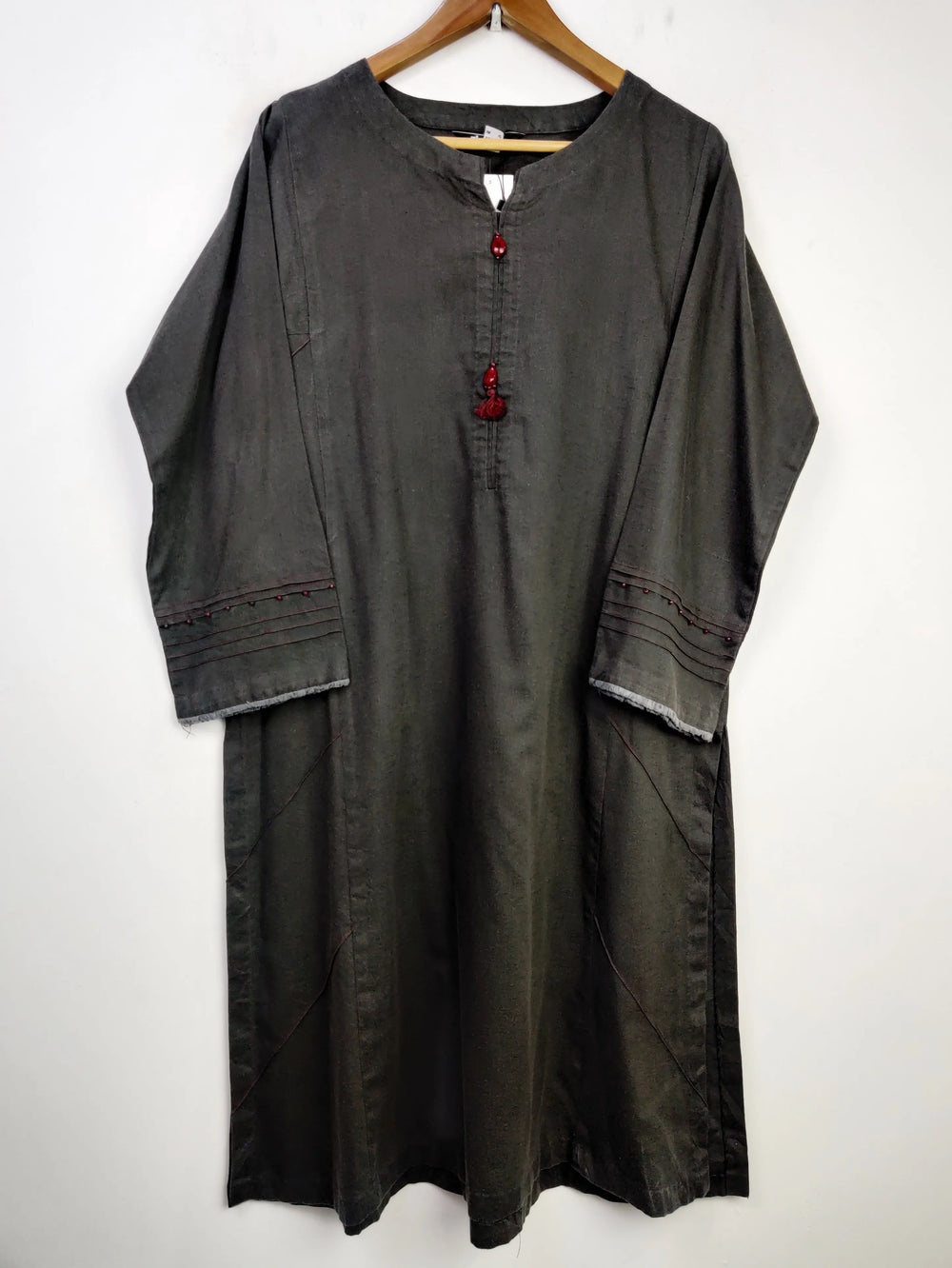 Buy online pre-used pre-loved 100% authentic & Original branded Nishat Linen (WBK-556) available in Pakistan. Top international brands avilable.