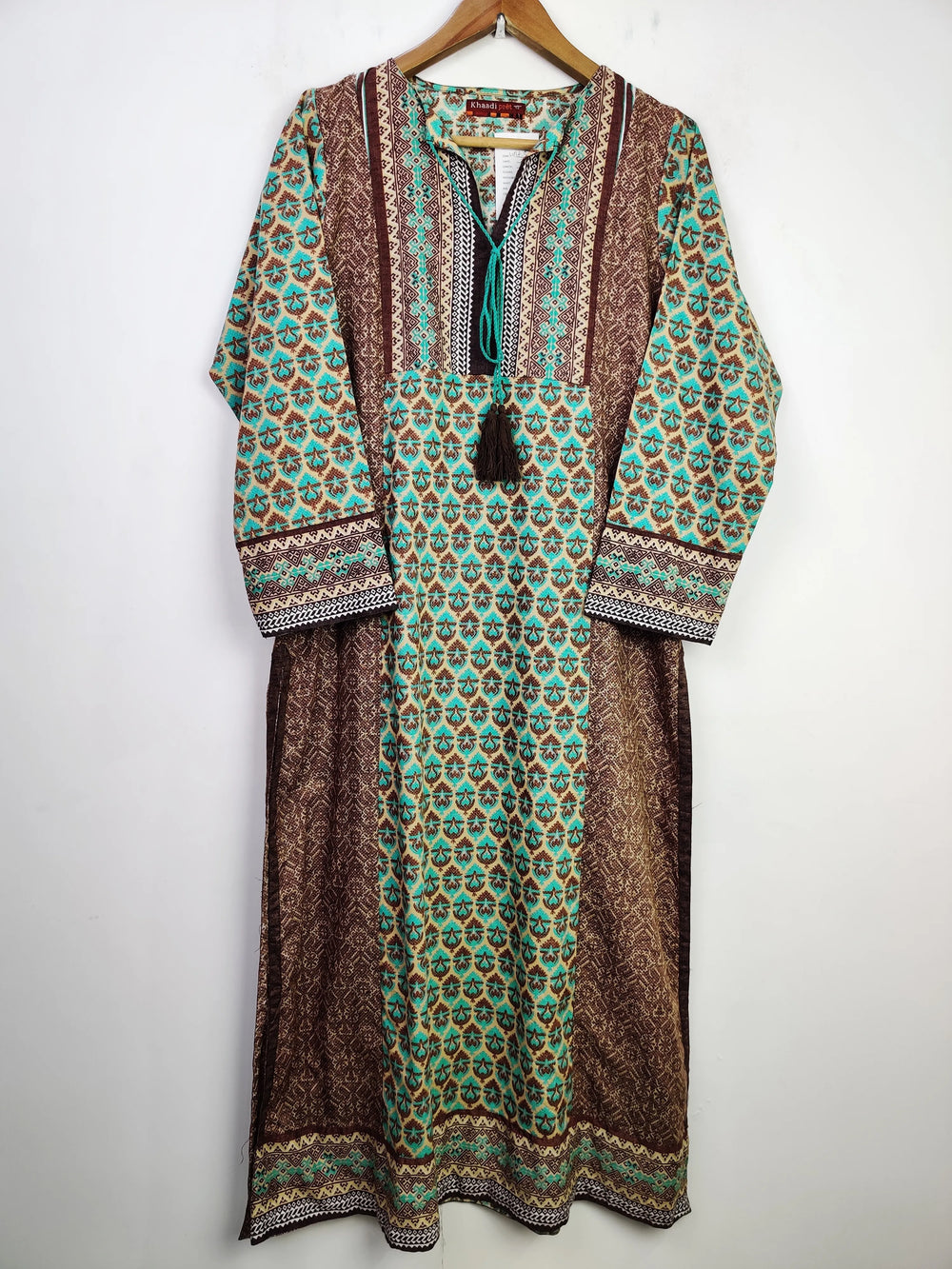 Buy online pre-used pre-loved 100% authentic & Original branded Khaadi (WBK-568) available in Pakistan. Top international brands avilable.