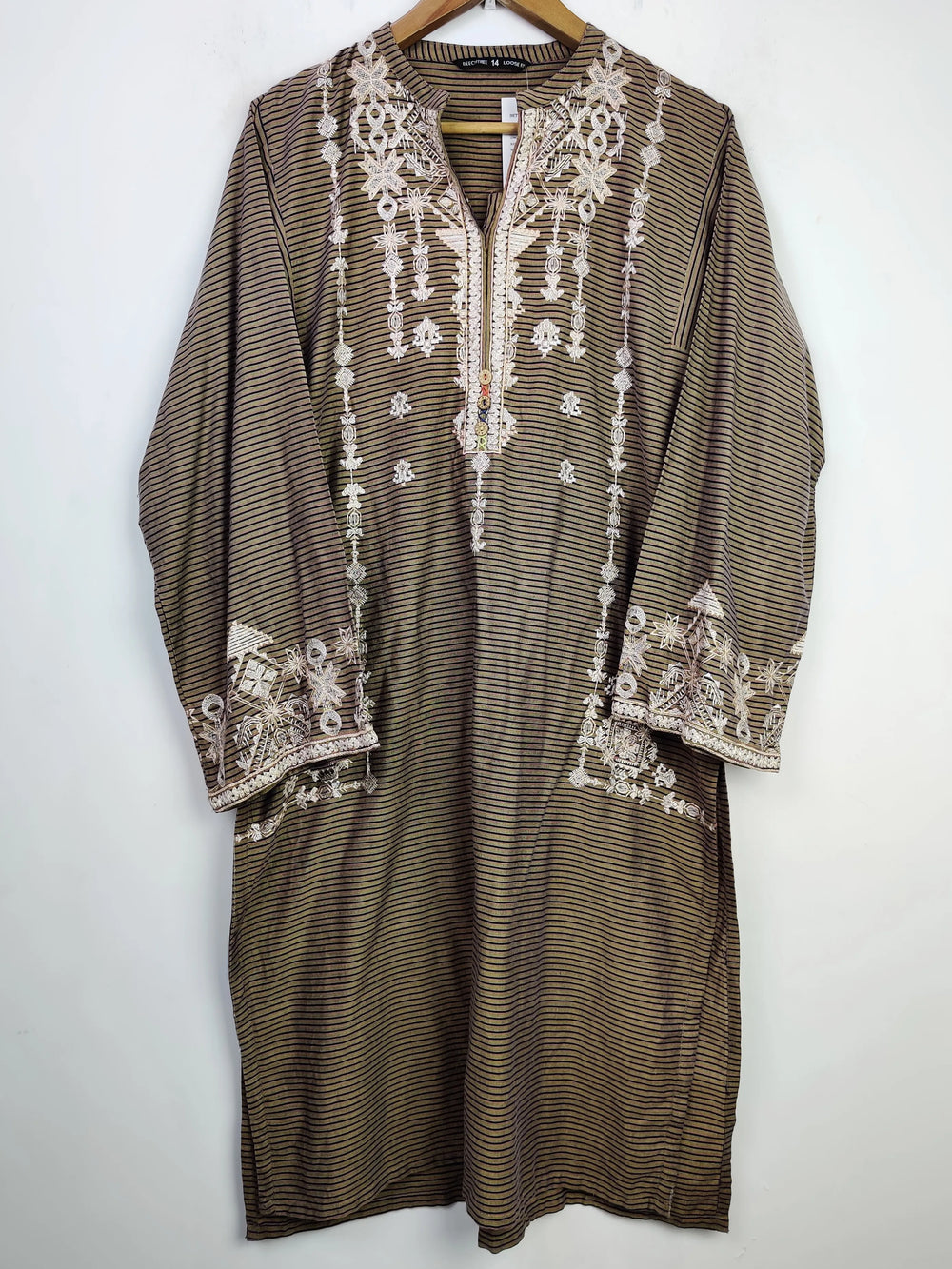 Buy online pre-used pre-loved 100% authentic & Original branded Beechtree (WBK-579) available in Pakistan. Top international brands avilable.